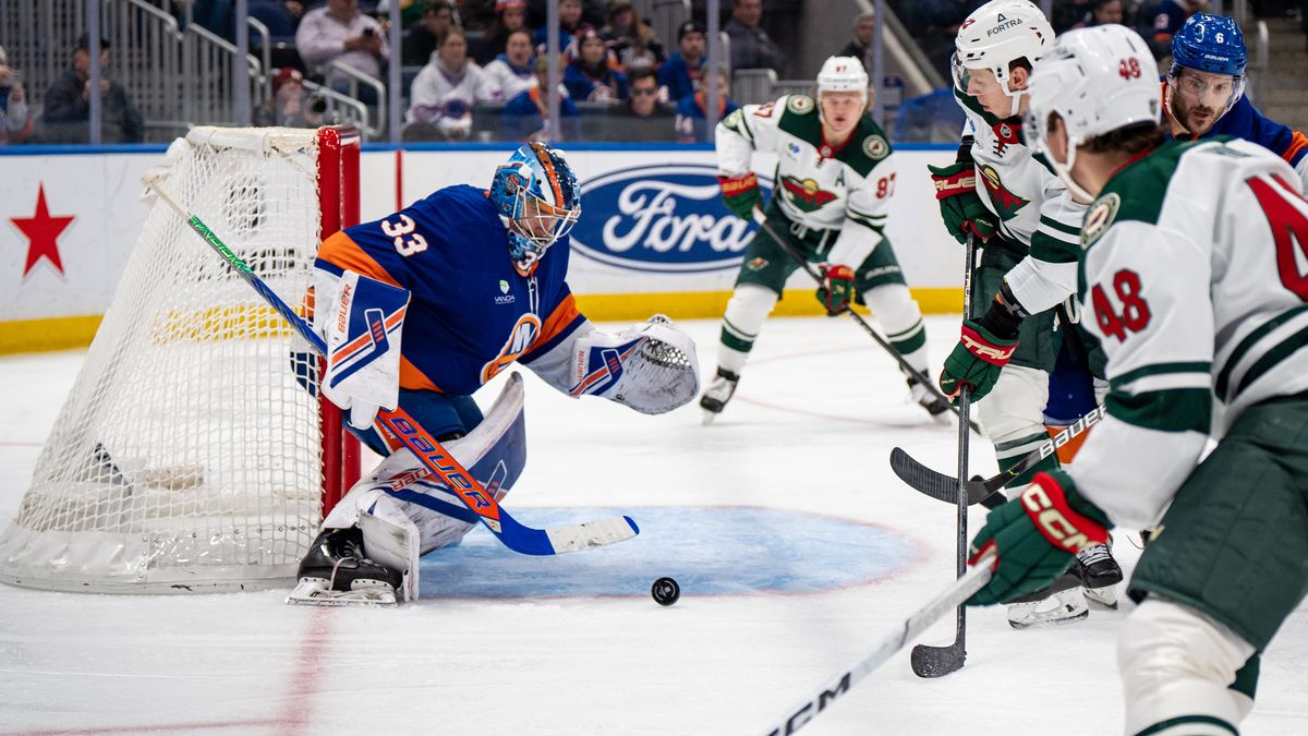 Chmelař debutoval v NHL rvačkou, Rittich nezabránil prohře Islanders